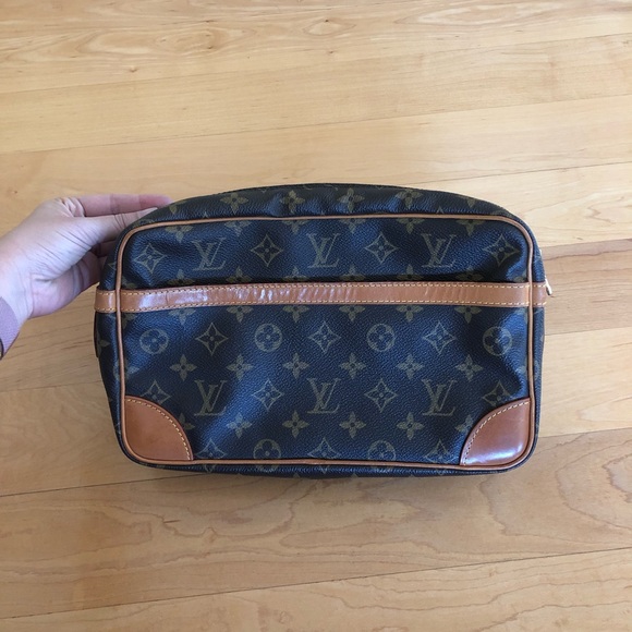 Louis Vuitton Handbags - Louis Vuitton vintage clutch